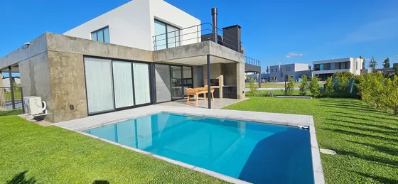 Casa  En Venta En Vila Marina Ii, Villanueva, Tigre