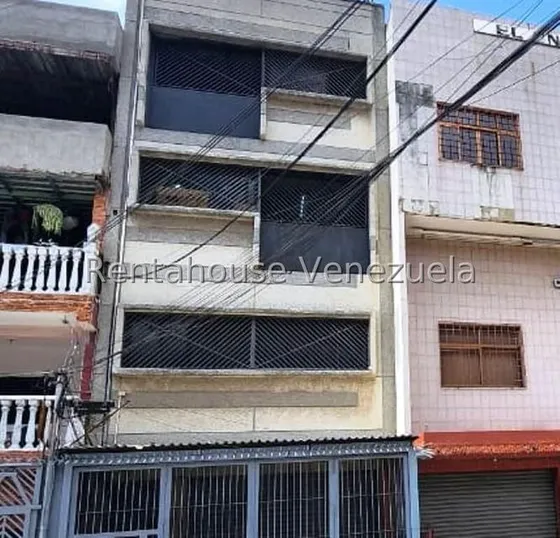 Jr Catia, Venta Edificio, Con 10 Puestos De Trabajo, Sala De Reuniones, Oficina Para Gerente. Perfecto, Para Que Opere, Cualquier Tipo De Negocio.