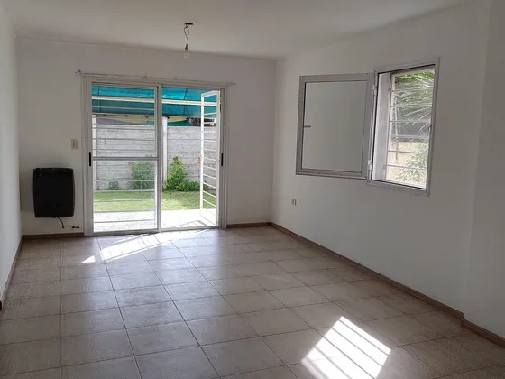 Ph En Venta - 2 Dormitorios 2 Baños - 255mts2 - Ringuelet