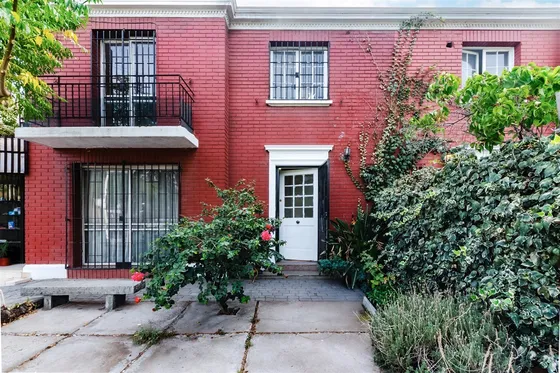 Casa En Venta De 4 Dorm. En Las Condes