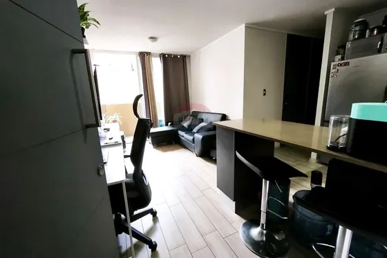 Moderno Depto En Santiago, Con Piscina Y Balcón