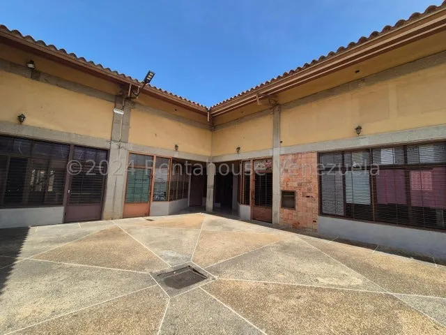 Maritza Lucena Vende Local Comercial Con Excelente Potencial Y Ubicación En Cabudare,  #25-1603- Dentro Del Centro Comercial, Ideal Para Cualquier Actividad Que Permita Desarrollar Tu Proyecto.