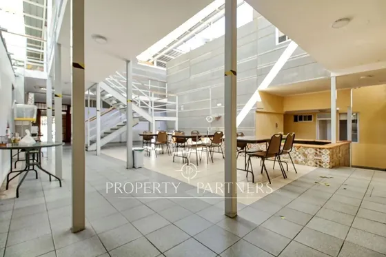 Venta De Propiedad Con 28 Habitaciones Sector Troc...