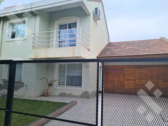 Venta - Casa 4 Dormitorios - F. Oro