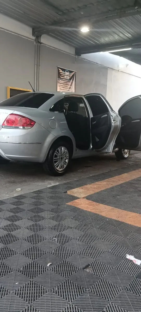 Fiat Linea 2015 1.8 16v Essence Flex Dualogic 4p — foto 4