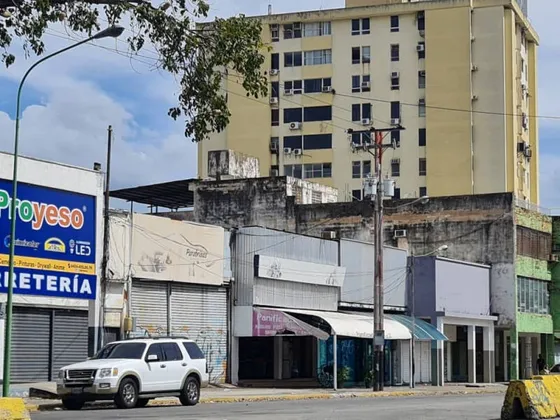 Fp 284075   Terreno Ar8 C3, En Avenida Bolívar Norte De Valencia 2.390m2 Solo Clientes