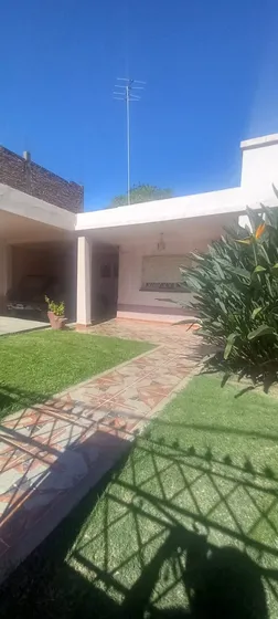 Venta Casa 3 Ambientes Con Garaje, Patio,terraza Y Pileta