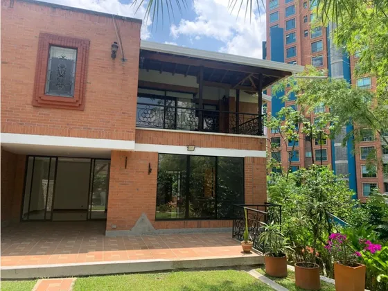 Se Arrienda Casa En El Poblado,medellin 