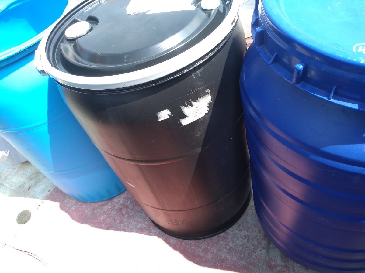 Botes De Plastico Con Tapa Bote De Plástico Con Tapa Y Aro Seminuevo Grandes(200litros) | Mercado