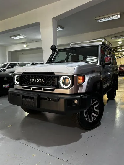 Toyota Land Cruiser Lc76