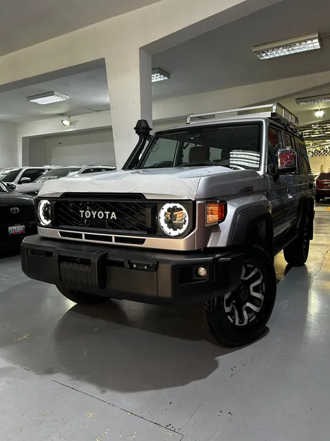 Toyota Land Cruiser Lc76