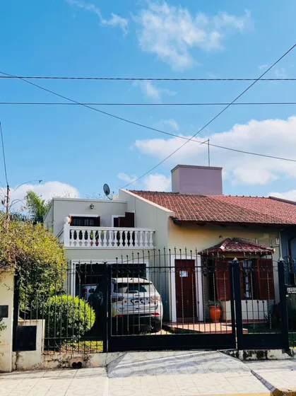 Venta Casa 3 Dormitorios Villa Allende Con Cochera