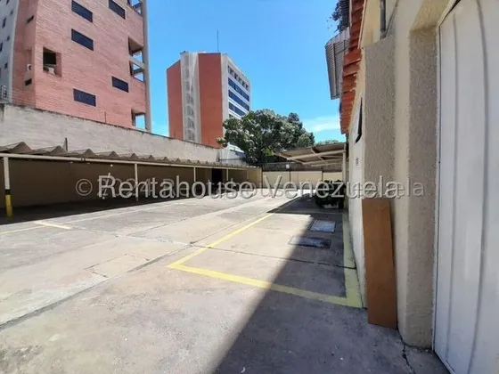 María Martínez Trae Para Ti Y Tu Familia Apartamento Amoblado En Alquiler, Al Este De Barquisimeto, Amplia Sala Con Balcón, Cocina Empotrada, Amplias Habitaciones Con Closets.