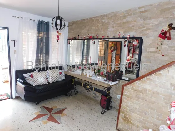 Dennymar, Vende Amplia Casa Ubicada En Cabudare Distribuida En 4 Hab, 3 Baños, Sala Comedor, Cocina Area De Family Room, Gas Directo, Con Facil Acceso A Comercios Y Transporte Publico, B5aa7cc