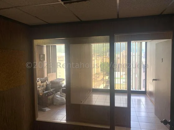 Oficina En Alquiler En La Urbina ( 25-127399 Hairol Gutierrez295