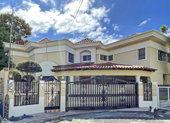 Se Alquila Casa En Fernández Para Vivienda, Centro De Terapias, Oficinas