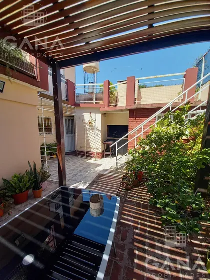 Venta De Casa En Rosario De 4 Dormitorios Cochera Jardin Patio Terraza Y Cochera