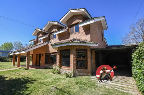 Casa Venta Barrio Fisherton 4 Dormitorios Jardín Piscina Cochera