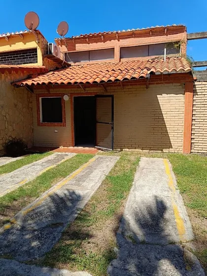 Town House En Chichiriviche, Urb. Ciudad Flamingo. Luz Coelho