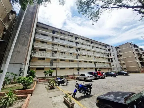 En Venta Practico Apartamento Con Estrátegica Ubicación Urb. Parque Aragua Maracay 27-234 Hc