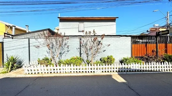 Hermosa Casa 2 Pisos ,camplia Y Muy Comoda
