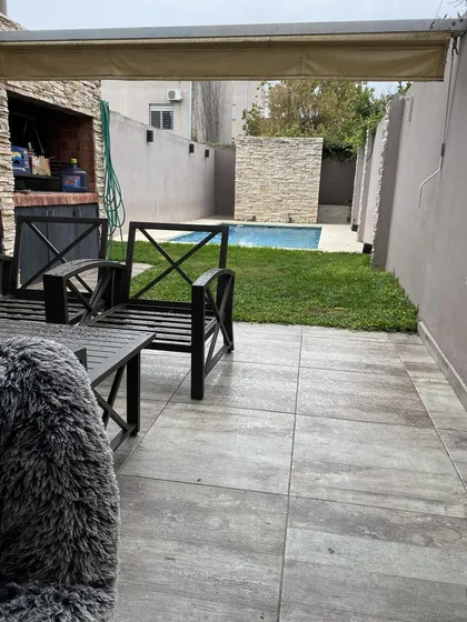 Triplex  En Olivos 5 Dormitorios  Con Jardin Y Pileta
