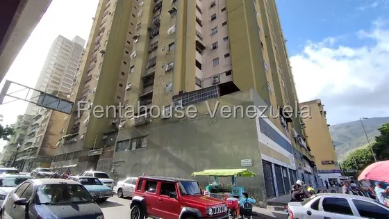 (cliente Directo) Alquiler 27-2890 Apartamento De 67,5 M2 En Av Fuerzas Armadas, Con 2 Habitaciones, 1 Baño, Sin Amoblar, Agua Constante Internet Etiqueta Verde Y Piso 18 Cerca Del Mercado Las Flores.