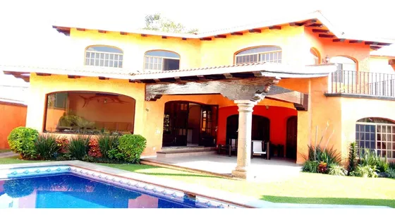 Venta De Casa  Estilo Colonial Con Recámara En Pb Ubicada En Condominio Residencial Sumiya Con Seguridad, Jiutepec Morelos
