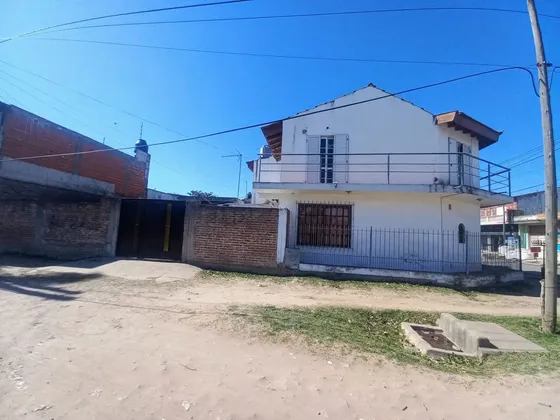 Venta Casa 5 Ambientes Cochera Local Merlo