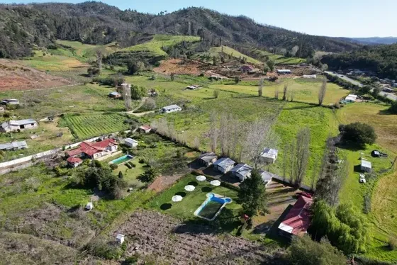 Hermosa Parcela Con Casa, Piscinas, Quinchos Y 4 Cabañas