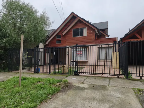 Hermosa Y Recién Remodelada Casa En Sector Residencial.