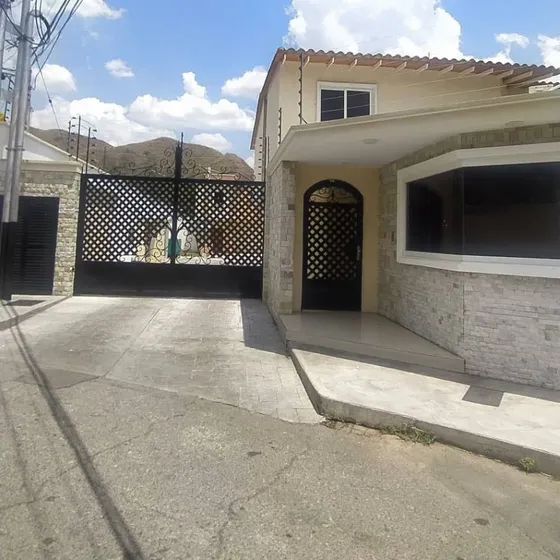 Townhouse En Venta Urb. Barrio Sucre Maracay Fm*