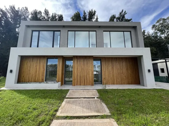 Casa En Venta En Lares De Canning