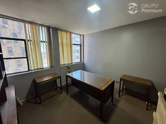 Oficina En Arriendo En Santiago, 3 Despachos Con Recepción