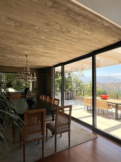 Exclusiva Casa En Lo Barnechea: 6d/4b Y Gran Espacio