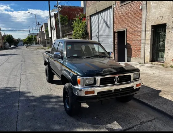 Toyota Hilux 2.8 D/cab 4x4 D Sr5