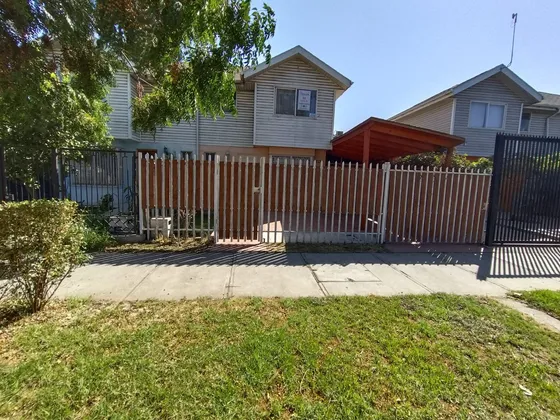 Kallpa Propiedades Vende Casa 3d2b+3estac En (maipú)