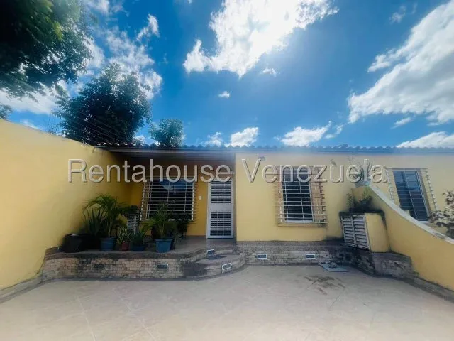 Maria Luisa Mendoza Vende Linda Casa En Cabudare Posee 4 Habtaciones 3 Baños Muy Segura Visitala 2 5 1 8 1 7 8                                                                                          