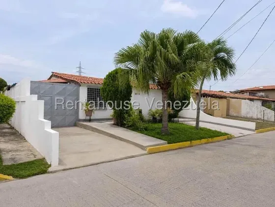 Casa En Venta Barquisimeto Zona Este Villas Del Este Codigo 2 7 5 4 2 Mildred Esta Propiedad Conservada, Se Encuentra En Uno De Los Conjuntos Residenciales Más Prestigiosos Del Este De La Ciudad, Ofre