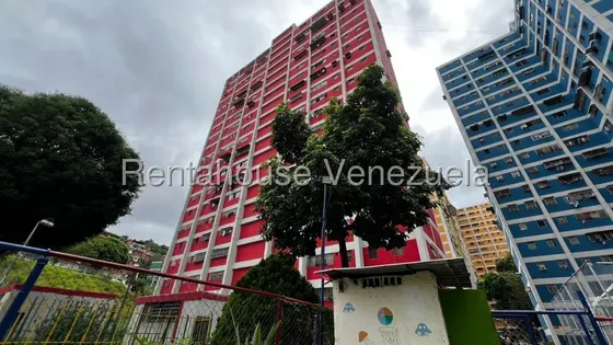 Apartamento En Venta, Coche. Céntrico, Fresco Y Ventilado, Cerca De Colegios, Bancos, Hospitales, Clínicas.0425.