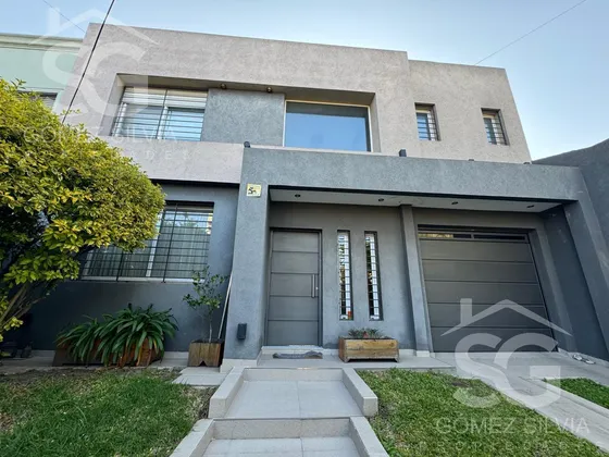 Casa En Venta 6 Ambientes Castelar Norte