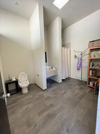 Restrena Casa En Carretera Nacional, Con Opción A 4ta Recámara, En Calle Privada, Sin Vecino Atrás! Jardín De Más De 160 M², Con Alberca Y Área De Asador Techada