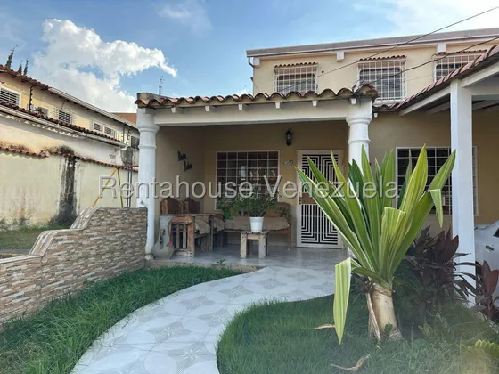 Maritza Lucena Tiene Hermosa Casa Quinta En Venta En Av Intercomunal Cabudare -barquisimeto, Vigilancia Privada 24/7, Parque Infantil, Caminerías, Cerca A Comercios, Colegios.
