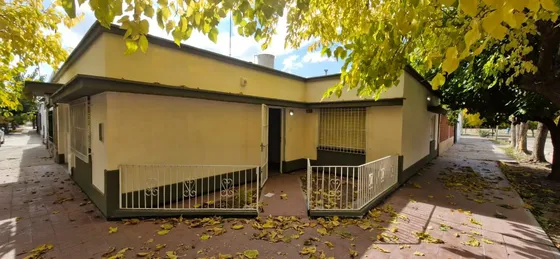 Alquiler Casa 2 Dormitorios Maipú Con Cochera