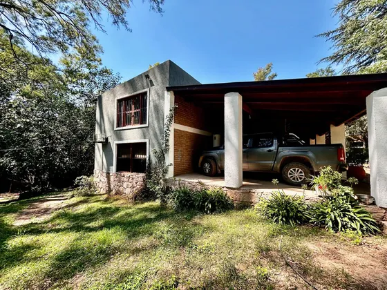 Casa En Venta 3 Dormitorios, 2 Baños, Con Arroyo, Tanti