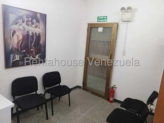 Erika Armeya Alquila, Local En Centro Medico Cercano A La Avenida Vargas De Barqusimeto. Flex: 25-16553