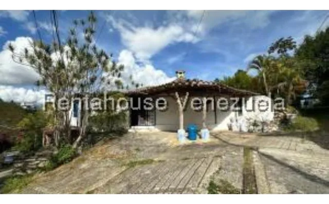 #25-10372   Maravillosa Casa En La Lagunita