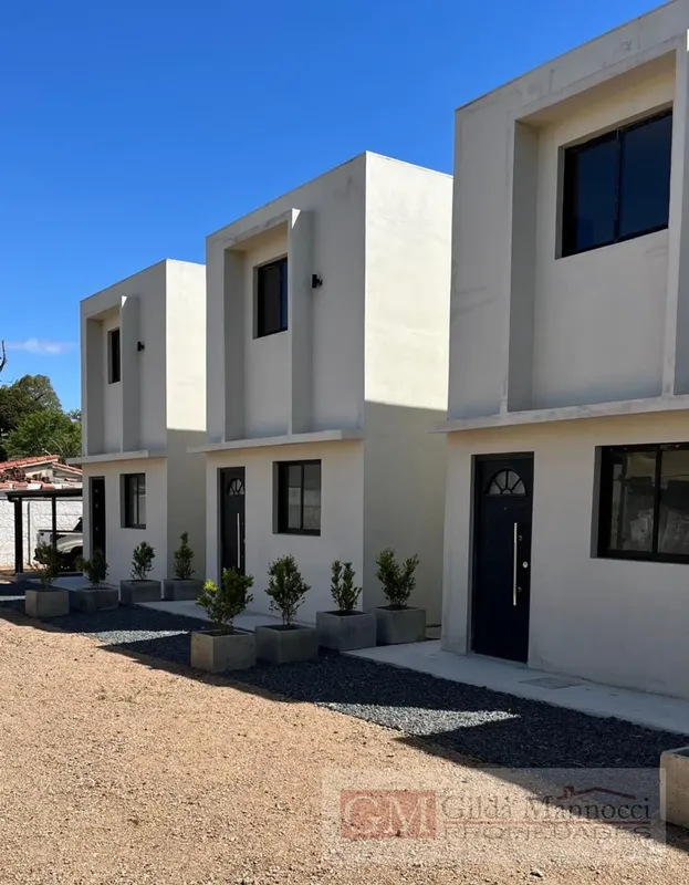 Casa De 2 Plantas, 2 Dormitorios, Garaje, En Alquiler En Solymar