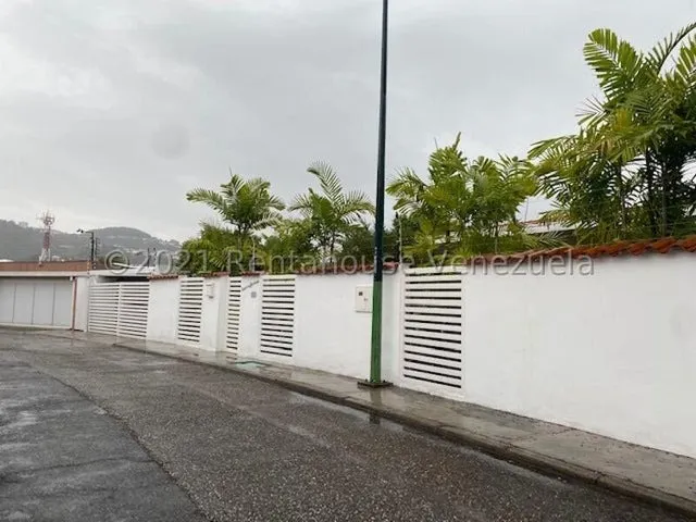 Se Vende Casa En Prados Del Este Mls #23-2782