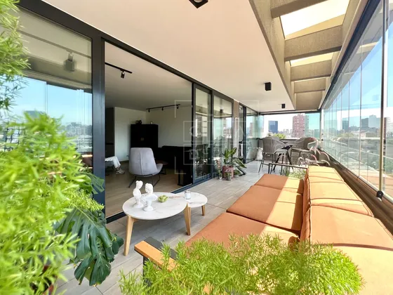 Increible Terraza, Seminuevo, 3d3b+estar+3e1b